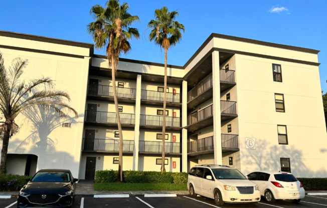 2 beds, 1 bath, 896 sqft, $1,950, Unit C202