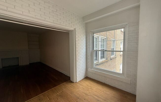 1 bed, 1 bath, 769 sqft, $1,475, Unit Old King Edward 44