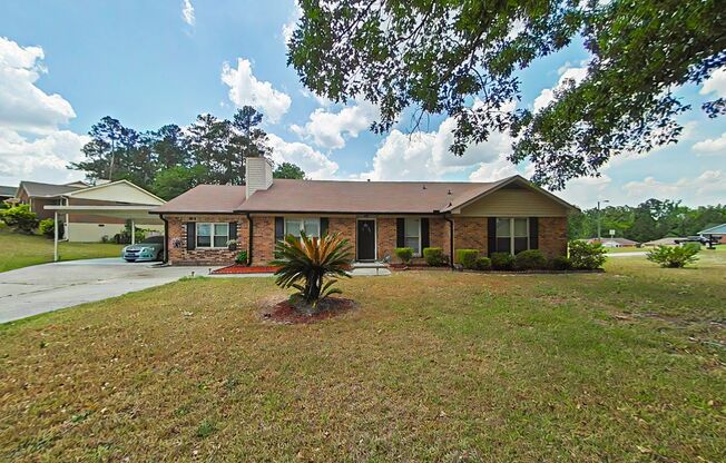 4 Bedroom Brick Ranch in Woodlake!