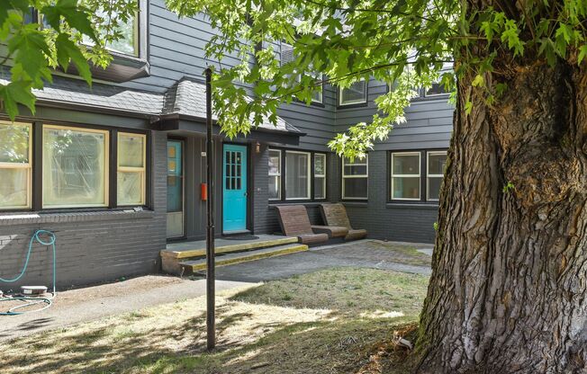 2 beds, 1 bath, 750 sqft, $1,660, Unit 2