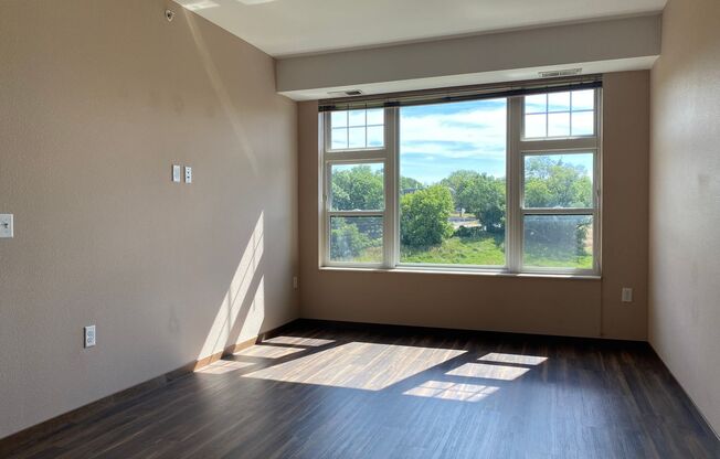 1 bed, 1 bath, 612 sqft, $1,475, Unit 202 - Parkview