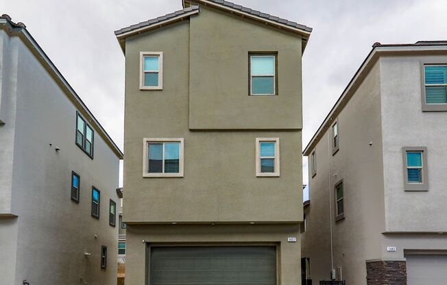3 beds, 3.5 baths, $2,650