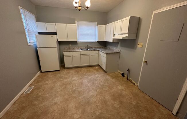 3 beds, 1 bath, $1,000