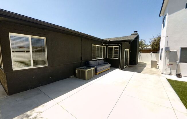 5BD/2BA, Large Bedrooms!