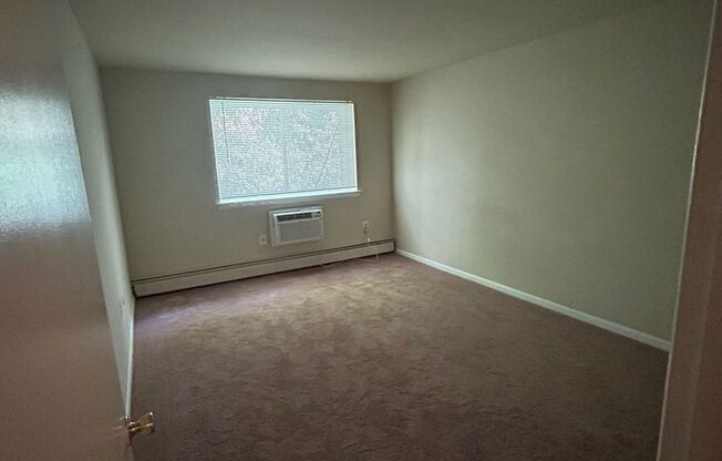 1 bed, 1 bath, $1,325, Unit B15