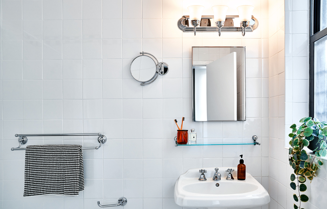 Studio, 1 bath, $3,600, Unit 9B04