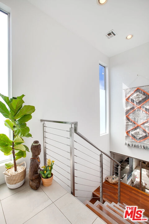 330 VENICE WAY