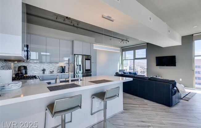 1 bed, 2 baths, $2,977, Unit Juhl Highrise