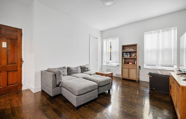 431 W 22 ST