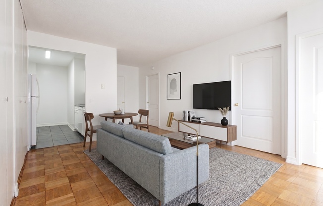 3 beds, 2 baths, $6,500, Unit 211