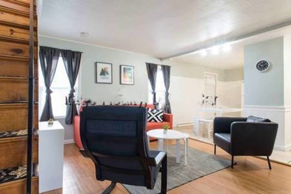 3 beds, 1 bath, $3,000, Unit 1F