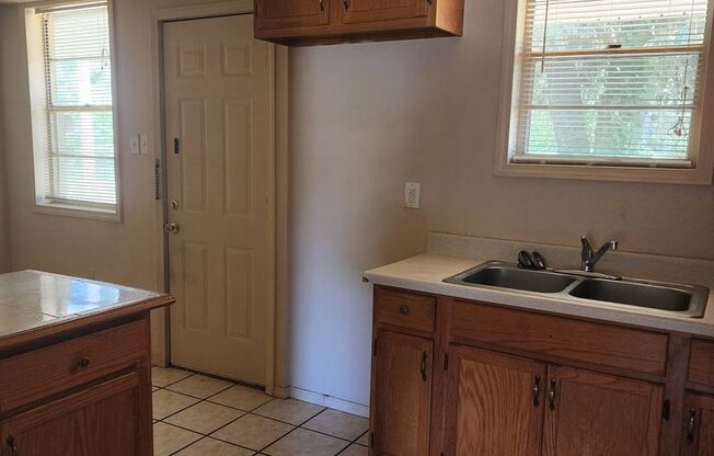 1 bed, 1 bath, 650 sqft, $625, Unit Unit 2A