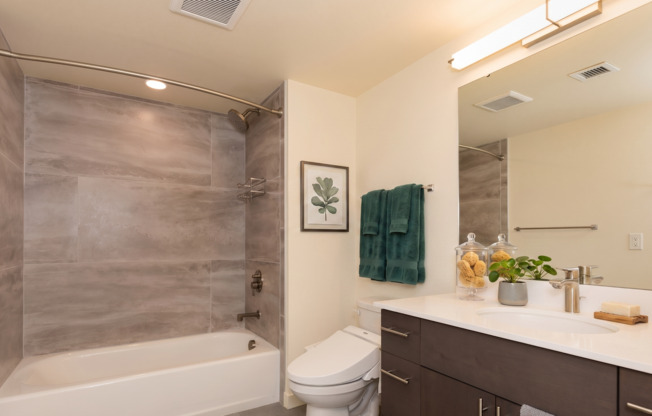 2 beds, 1 bath, 830 sqft, $2,914, Unit 202
