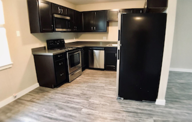 1 bed, 1 bath, 746 sqft, $825, Unit 220