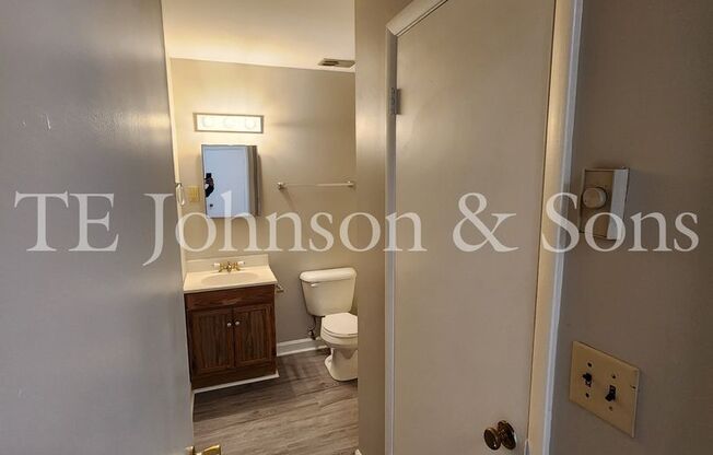 2 beds, 1 bath, $795, Unit 101 Hedgecock J