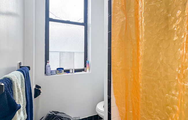 215 E 5 ST