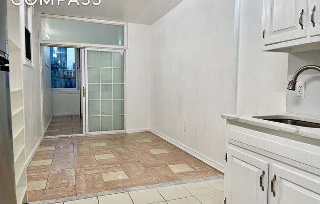 2 beds, 1 bath, $3,100, Unit 4