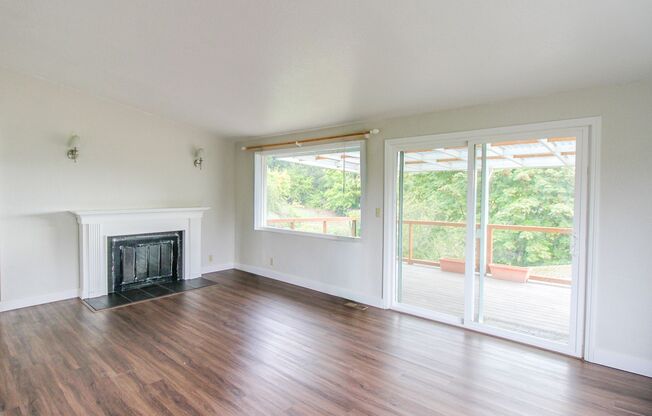 West Salem Home with Daylight Basement ~ Cascade 970