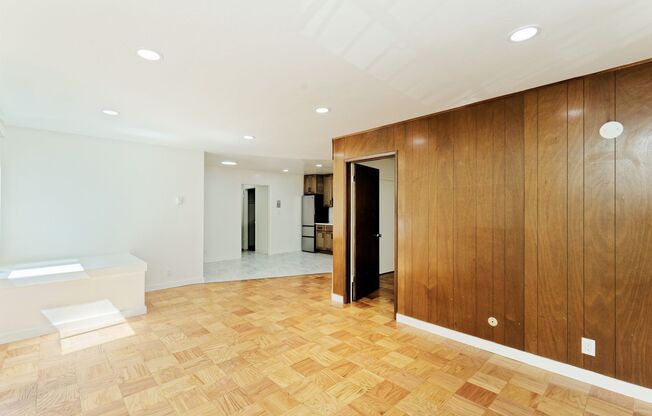 1 bed, 1 bath, 700 sqft, $2,450, Unit 118
