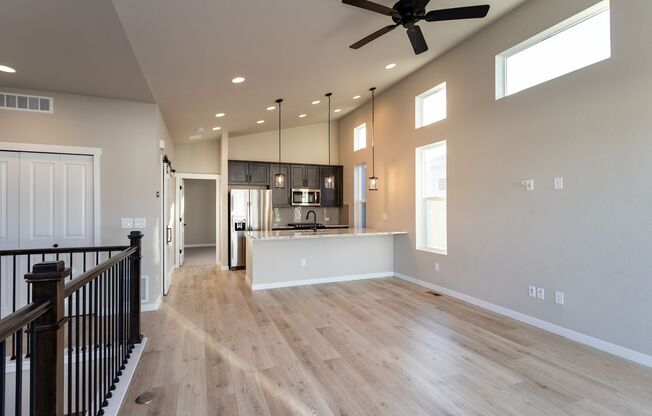 BEAUTIFUL MIDTOWN COLLECTION at PATHWAYS HOME with A/C
