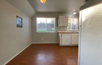 2 beds, 1 bath, 950 sqft, $1,645, Unit I