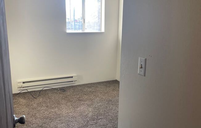 2 beds, 1 bath, 700 sqft, $1,100, Unit 9