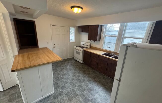 2 beds, 1 bath, $725