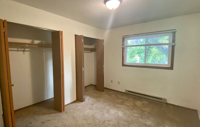 2 beds, 1 bath, $825, Unit 6