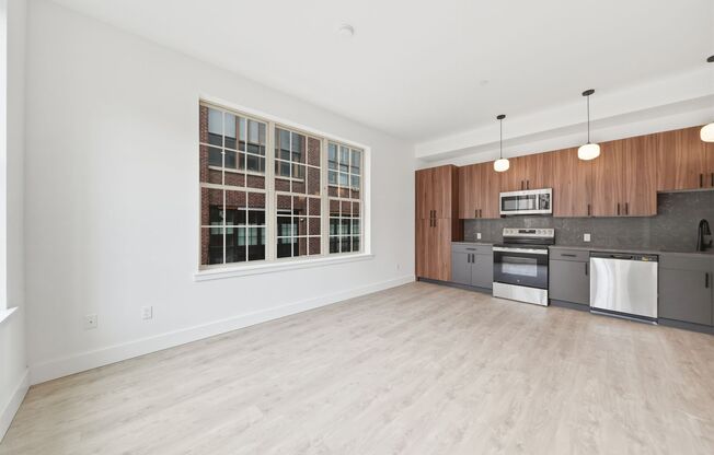 1 bed, 1 bath, 810 sqft, $1,900