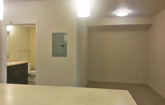 1 bed, 1 bath, 689 sqft, $1,700, Unit 358