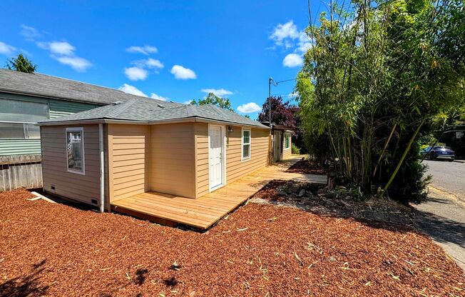 3 Bedroom, 1 Bathroom S. Eugene Home