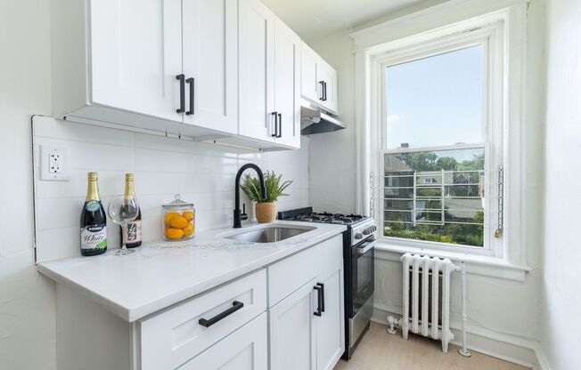 Studio, 1 bath, 375 sqft, $1,049, Unit C3