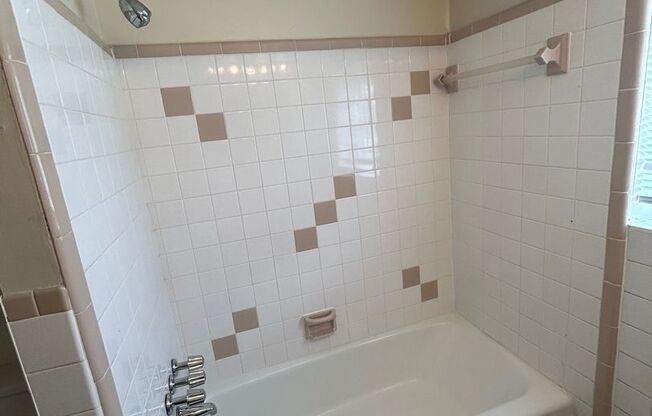 1 bed, 1 bath, $1,250, Unit 207