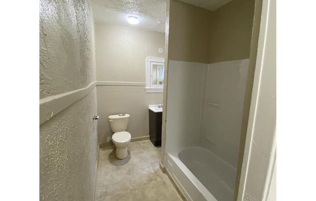 2 beds, 1 bath, $785, Unit Unit 37