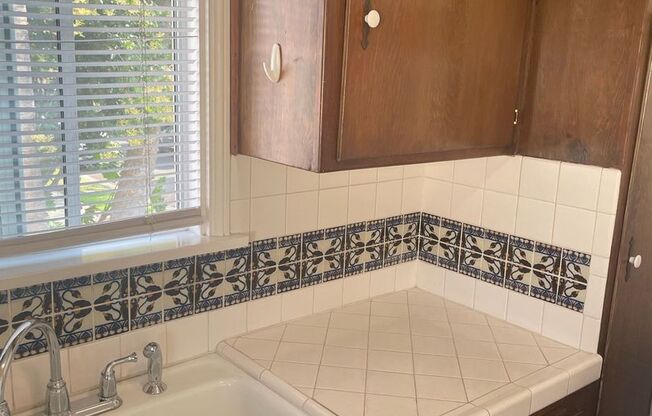 Burton Way Luxury Investments LLC - 332 La Peer