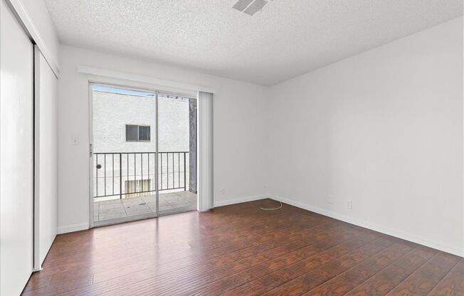 2 beds, 2 baths, 922 sqft, $1,245, Unit Van Dyke Unit D