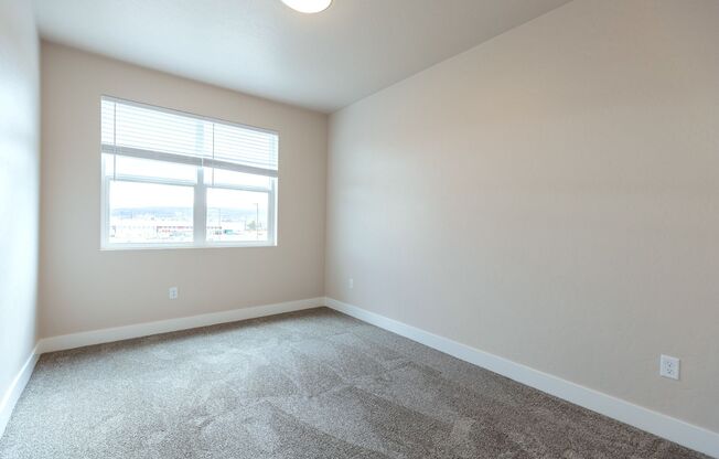 3 beds, 2.5 baths, $2,495, Unit 200