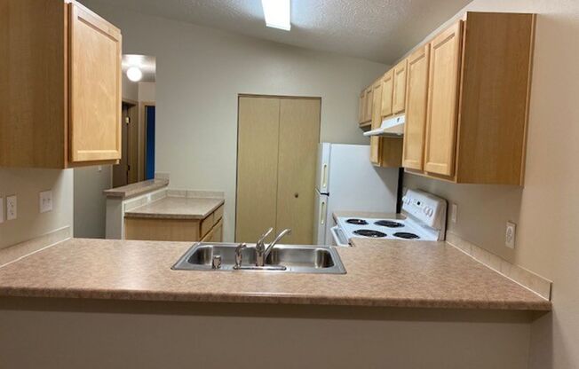 2 beds, 2 baths, 956 sqft, $1,395, Unit 043