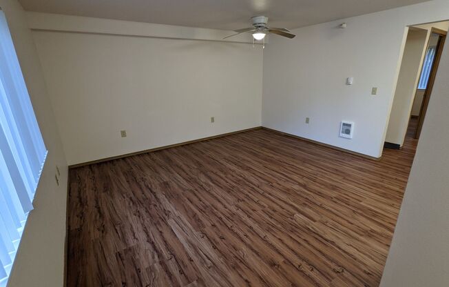 2 beds, 1 bath, 750 sqft, $1,395, Unit 33