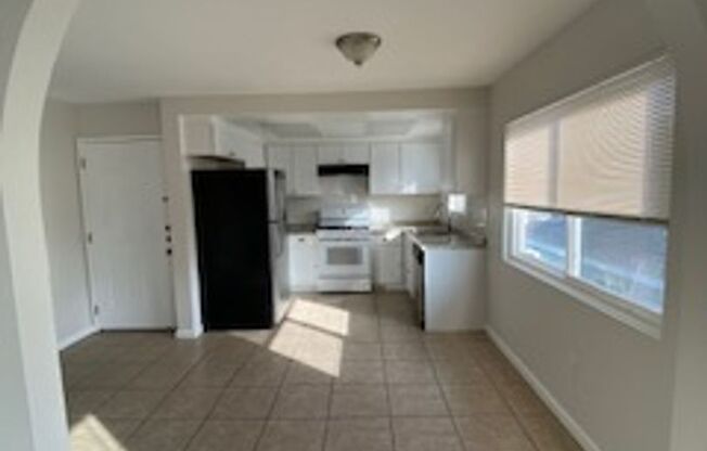 2 beds, 1 bath, 900 sqft, $2,260, Unit Unit 3