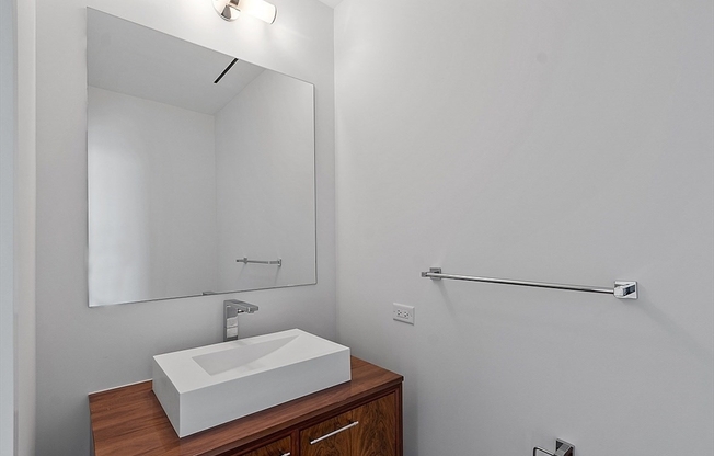 1 bed, 1.5 baths, 897 sqft, $8,950, Unit 2706