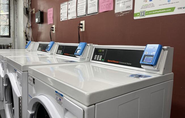 Washers and Dryers in Community at 1033 W Loyola, Chicago, IL