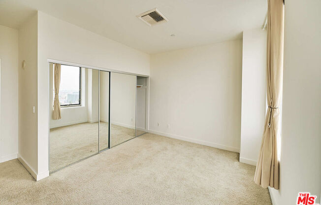 2 beds, 2 baths, $3,300, Unit 1008