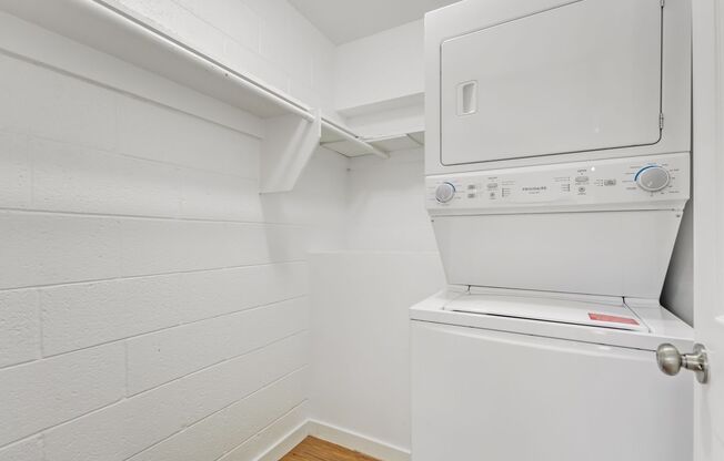 1 bed, 1 bath, 750 sqft, $1,350, Unit 11