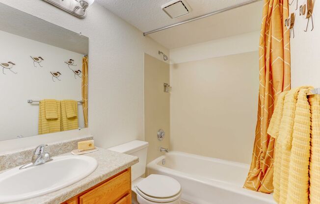 2 beds, 2 baths, 870 sqft, $1,735, Unit 10-112