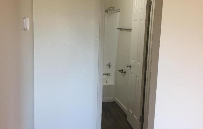 1 bed, 1 bath, 650 sqft, $1,225, Unit 201