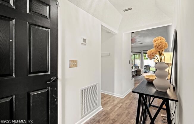 Stunning Townhouse AVALIABLE