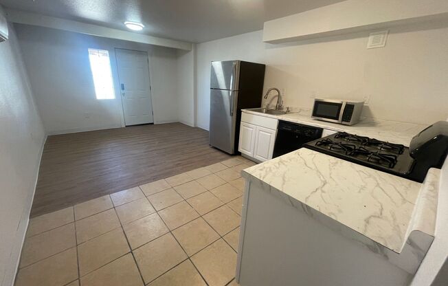 Great 2 bedroom Apartment with Garage!