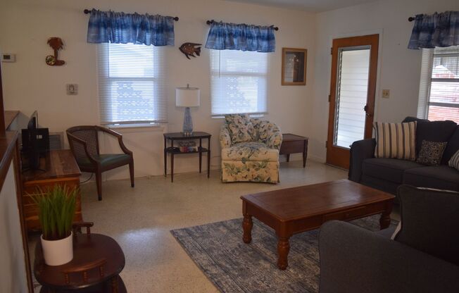 2 beds, 1 bath, $1,950