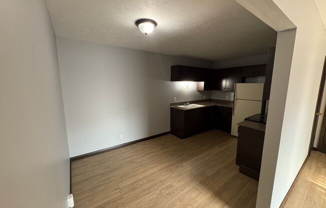 2 beds, 1 bath, 1,080 sqft, $850, Unit #10